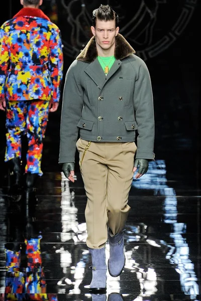 Look 32